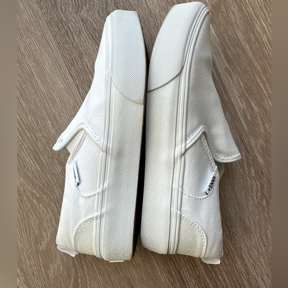 White Slip On Vans, Platform, Youth 5/Women’s 7 - Picture 6 of 8